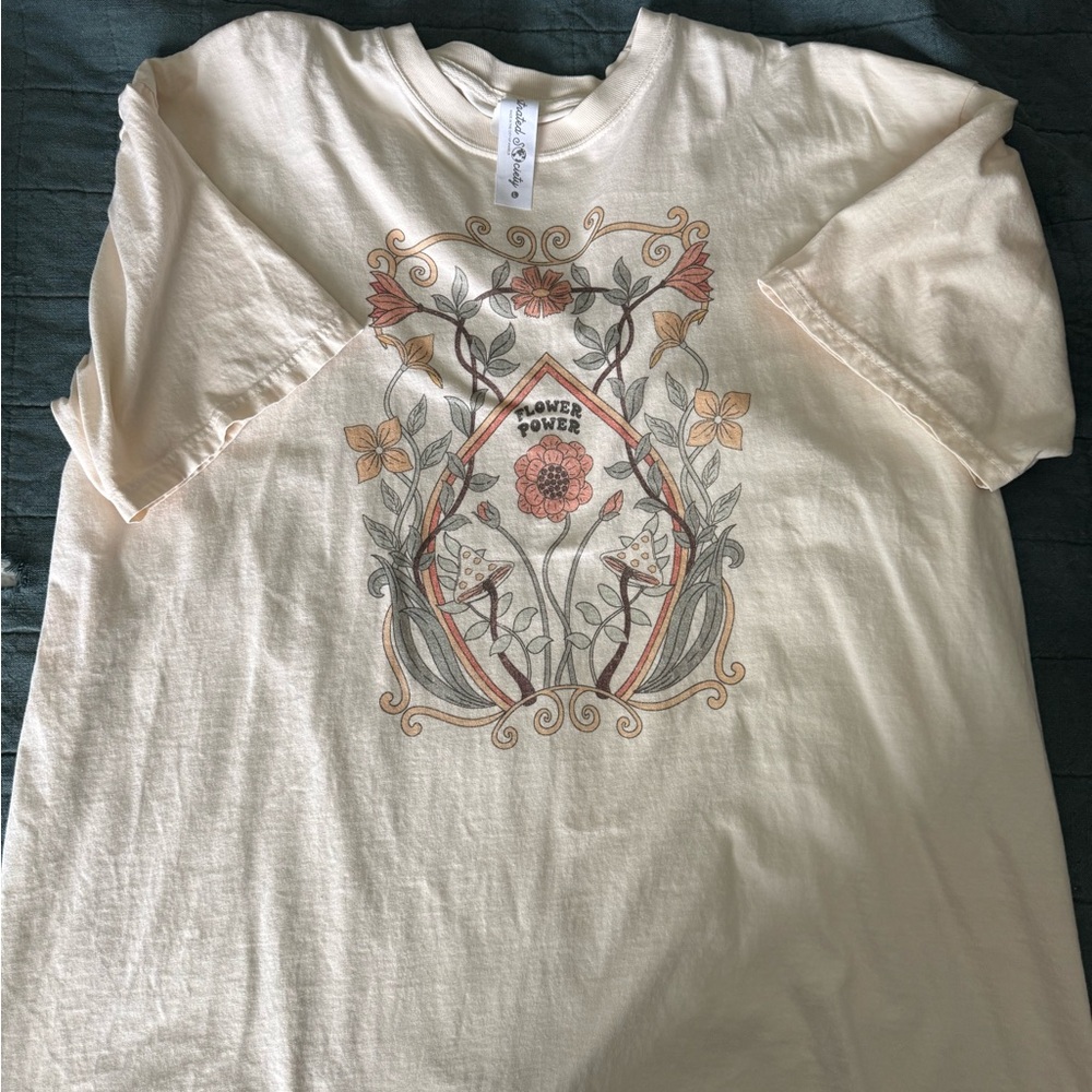 Women's Cream Graphic Tee - Short Sleeve